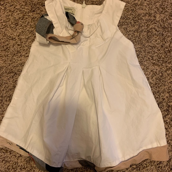 Baby Burberry dress, size M similar to 9/12M - Picture 1 of 1